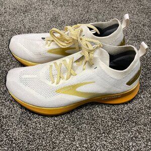 Brooks Levitate Womens 8